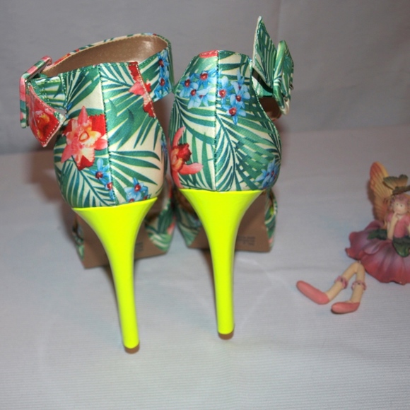 Qupid Floral Platform Heels Size 9M NWOB Amazing Show Stoppers - Picture 5 of 6